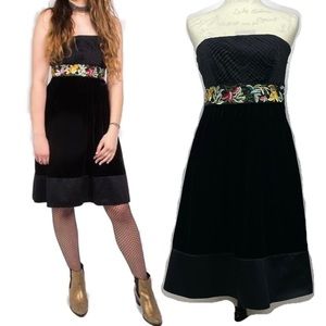 Anthropologie Floreat Floral Embroidered Black Velvet Strapless Dress Size 2